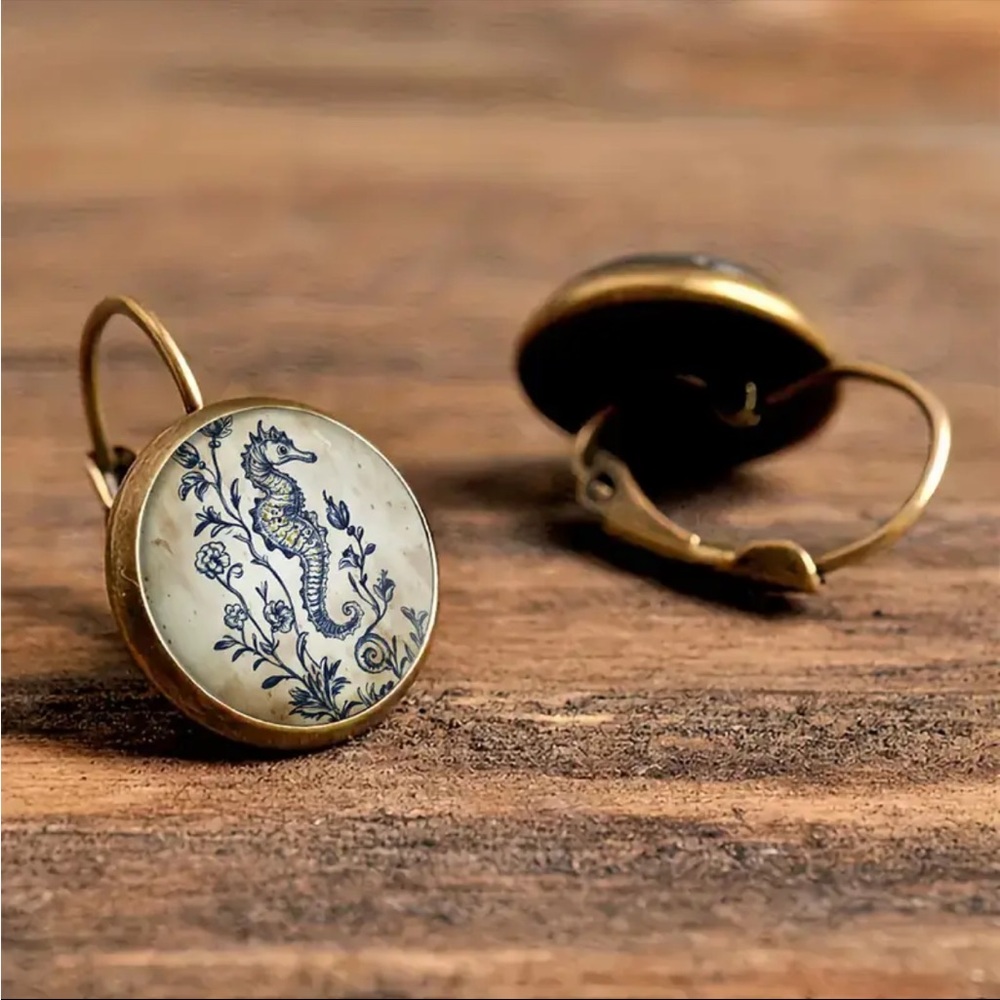 🆕 Graceful Seahorse - Antique Style - Drop Earrings - Lever Back - Alloy - Picture 3 of 7